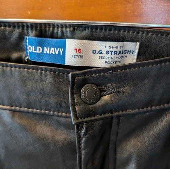 NWT Faux-Leather Black High Rise Straight Leg Stretch Pants 16P - Picture 6 of 15